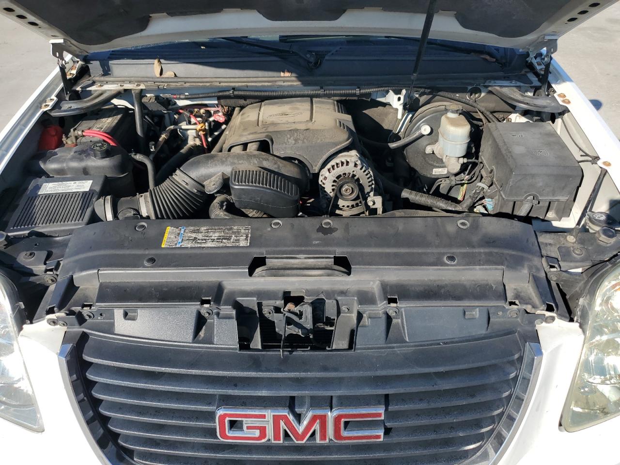 GMC Yukon C1500 Image 6