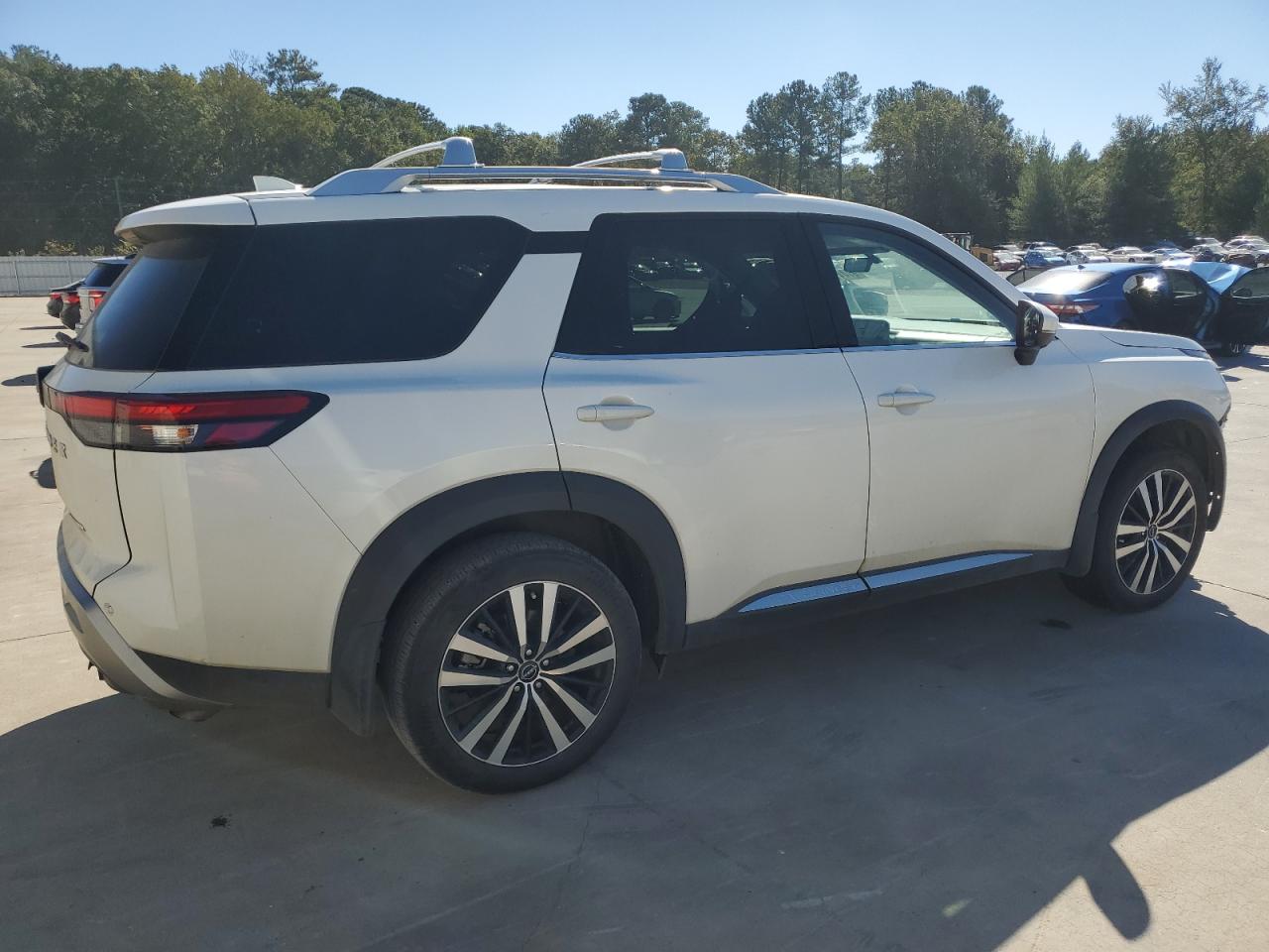 Nissan Pathfinder Platinum Image 13