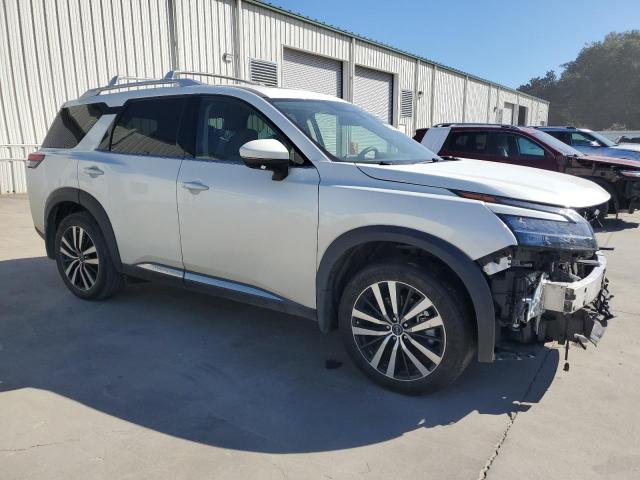 Nissan Pathfinder Platinum Image 11