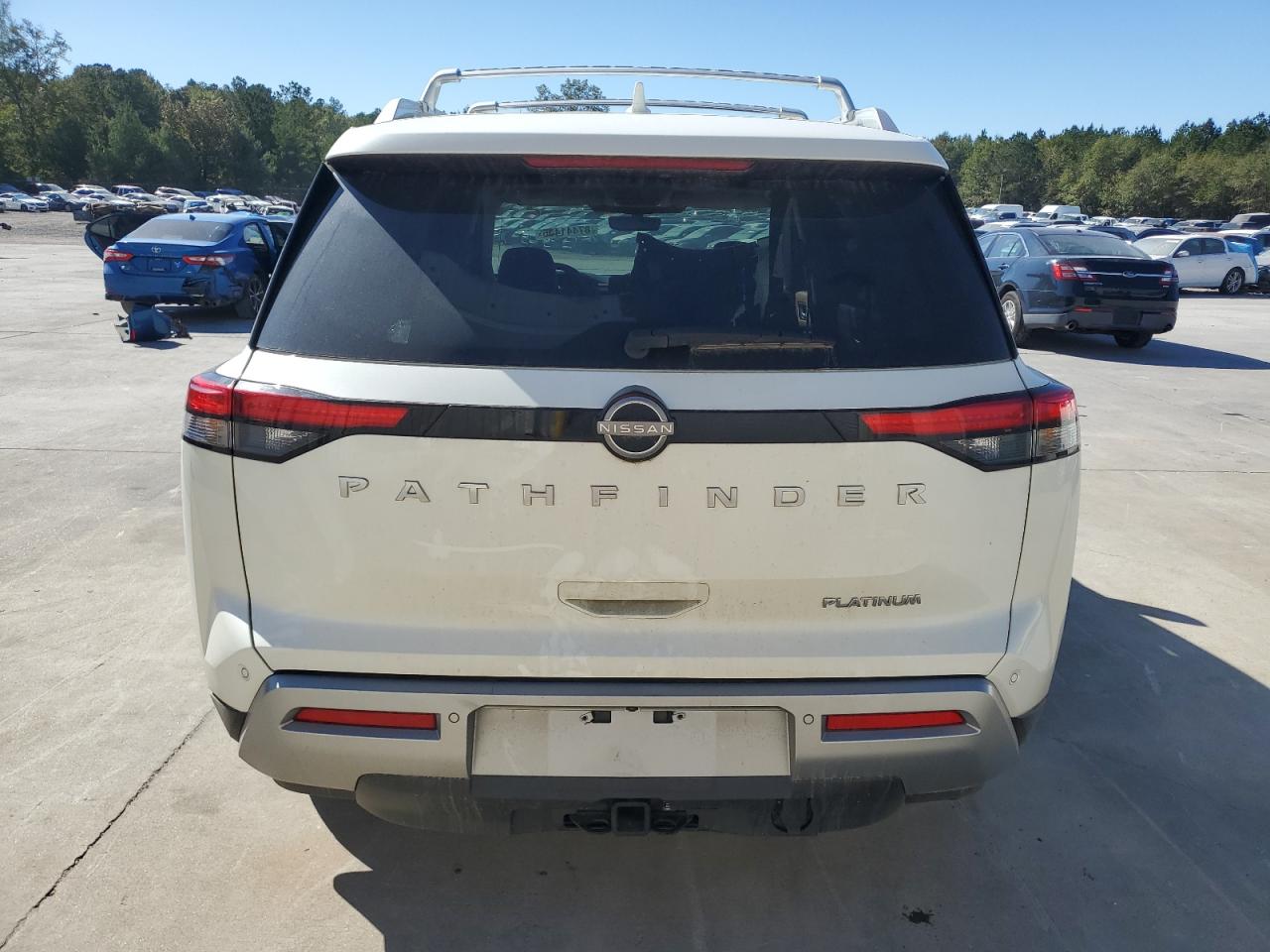 Nissan Pathfinder Platinum Image 14