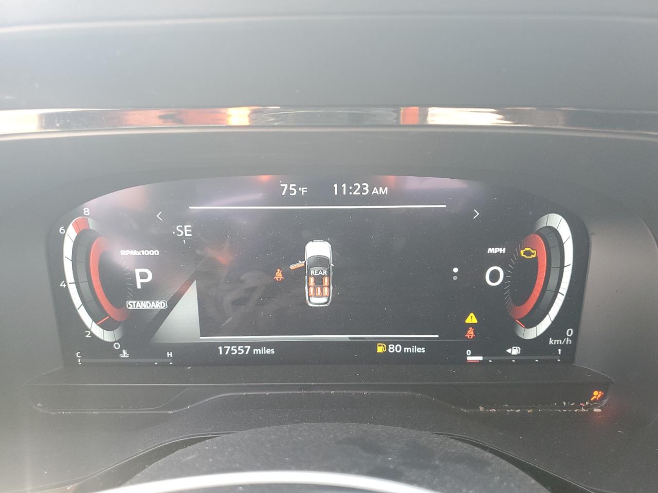 Nissan Pathfinder Platinum Image 2