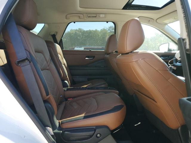 Nissan Pathfinder Platinum Image 12