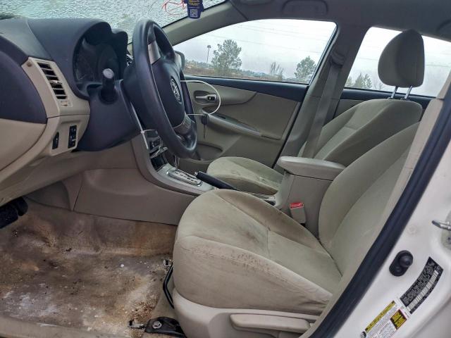 Toyota Corolla Base Image 10