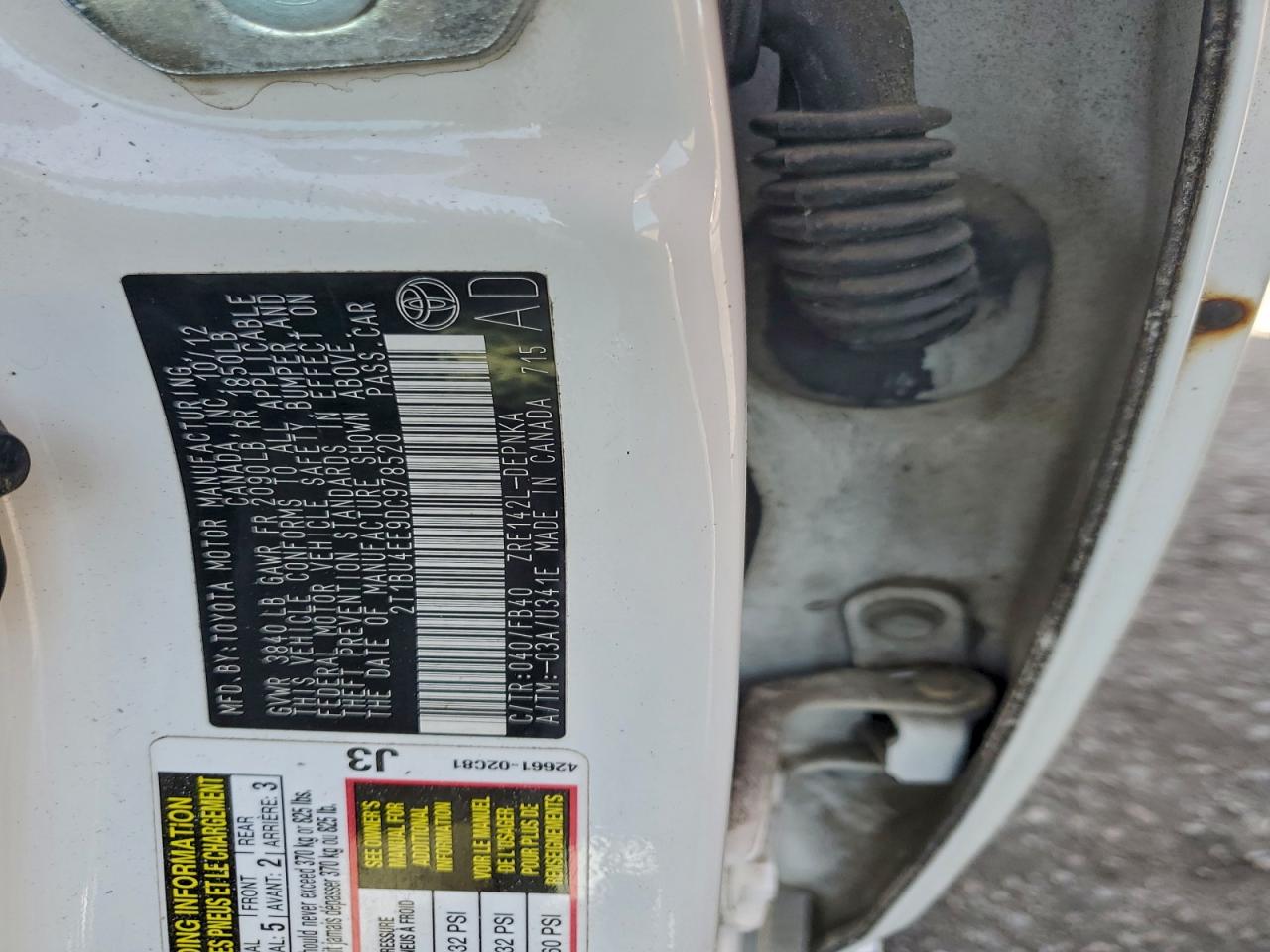 Toyota Corolla Base Image 9