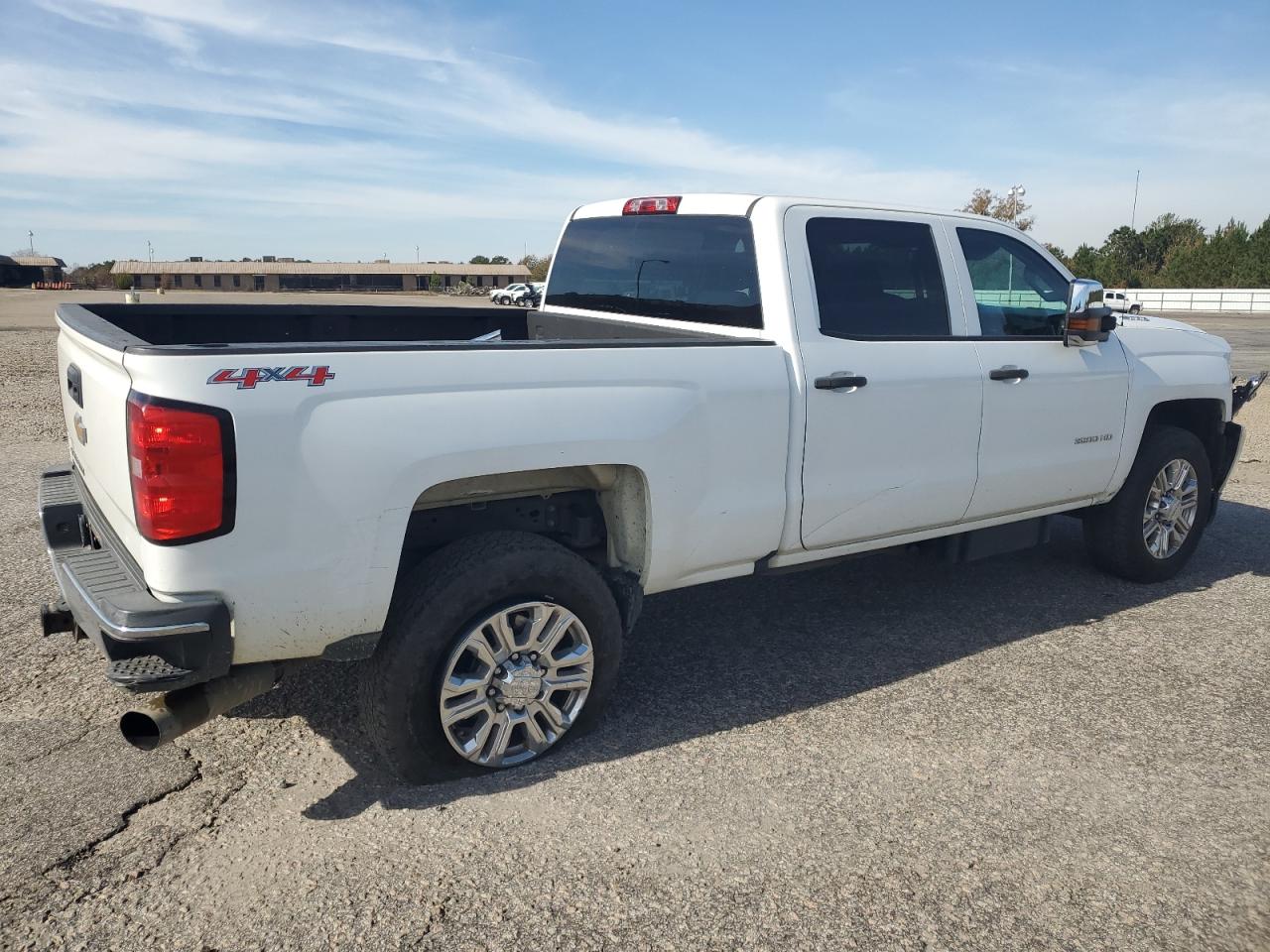 Chevrolet Silverado K3500 Image 10