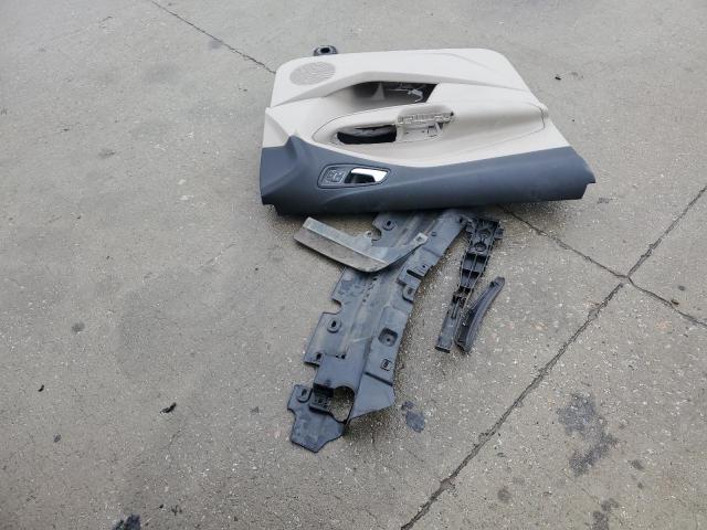 Ford Escape Titanium Image 13