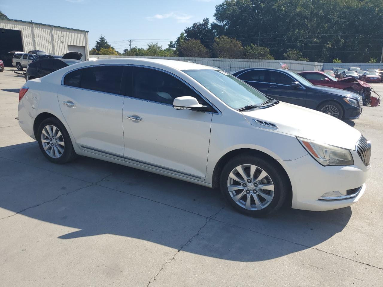 Buick LaCrosse Image 3