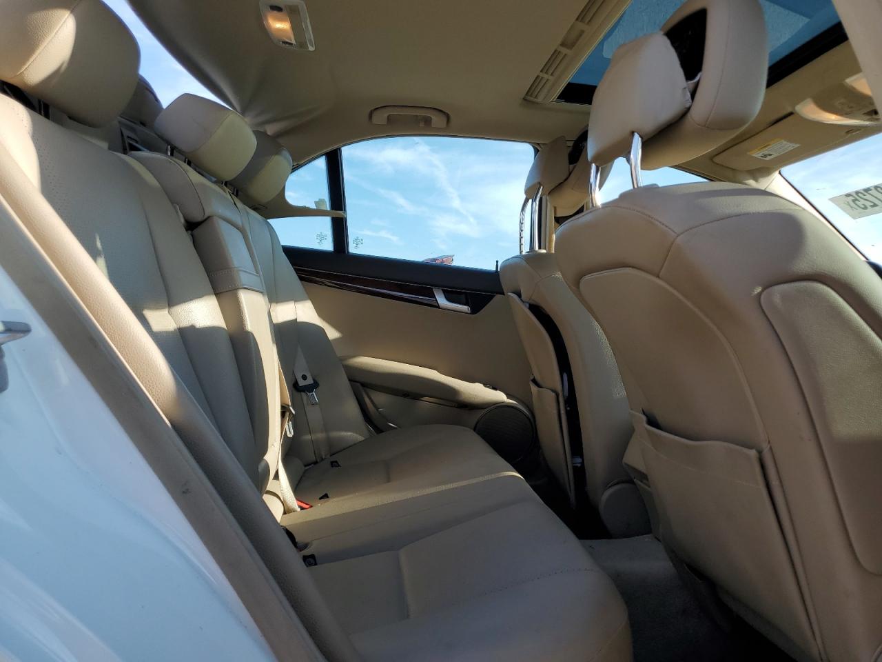 Mercedes-Benz C-Class 250 Image 12