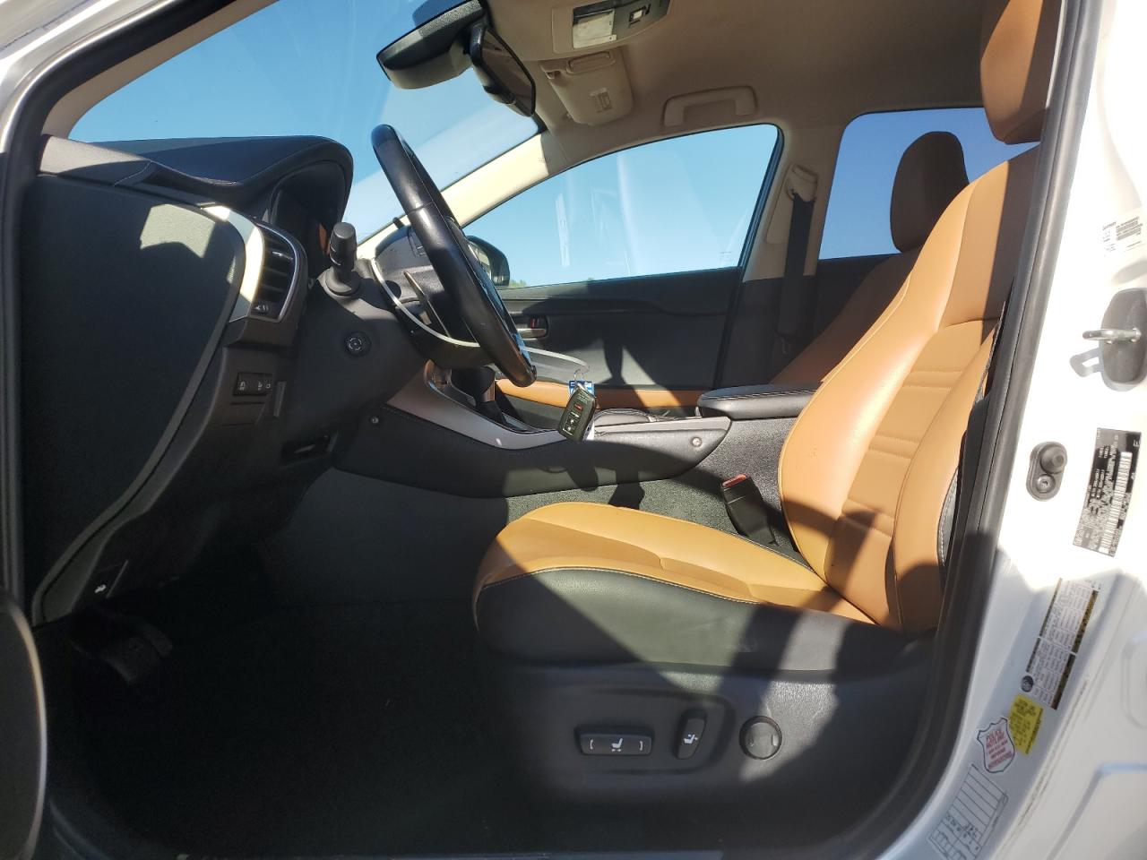 Lexus NX 300 Base Image 3