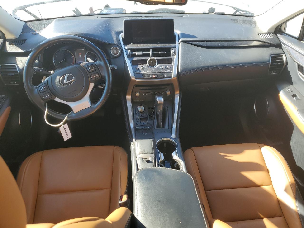 Lexus NX 300 Base Image 9