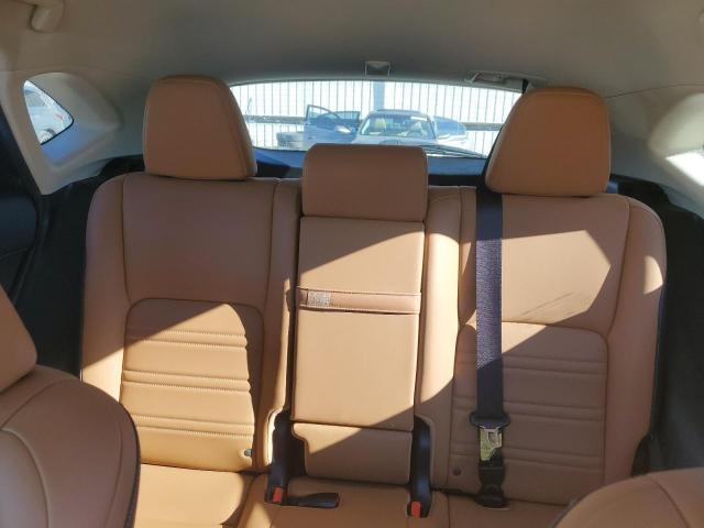 Lexus NX 300 Base Image 11