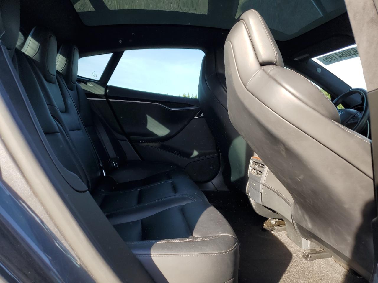 Tesla Model S Image 11