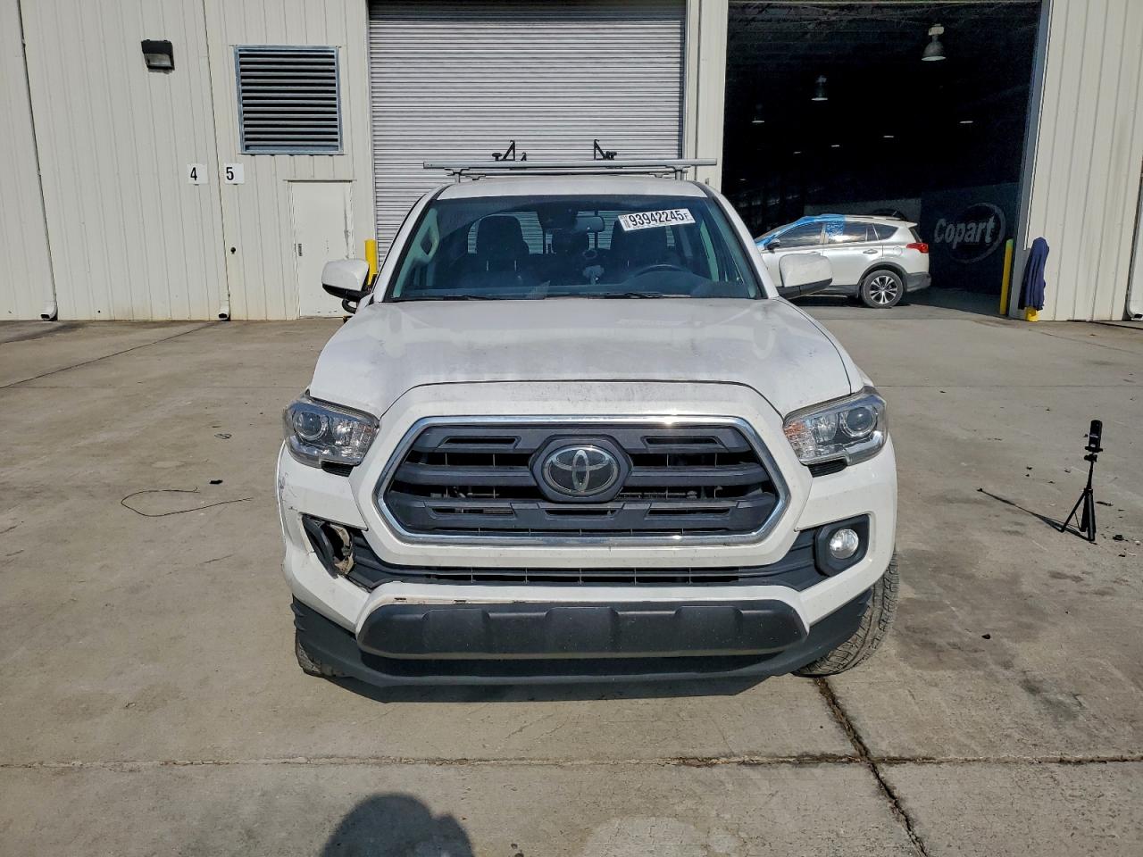 Toyota Tacoma Double Cab Image 7