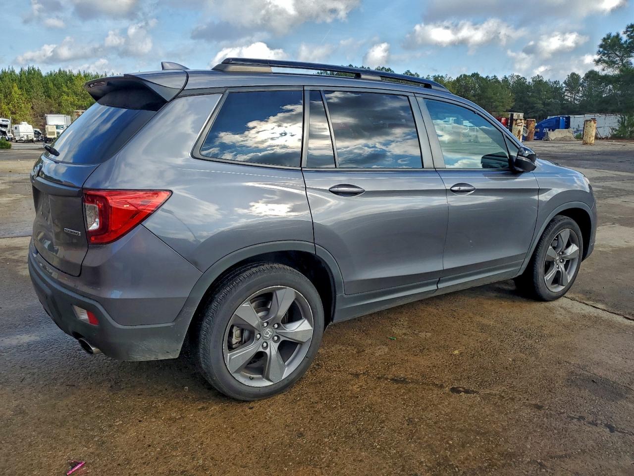 Honda Passport Touring Image 2