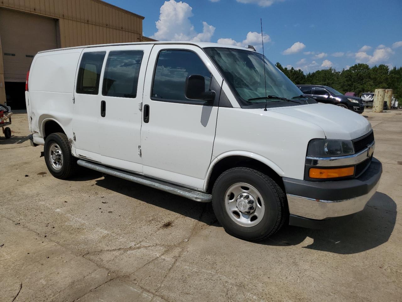 Chevrolet Express Image 2