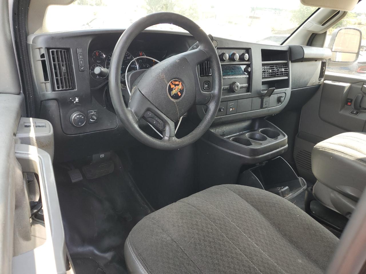 Chevrolet Express Image 5