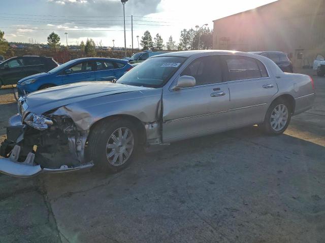  Salvage Lincoln Towncar