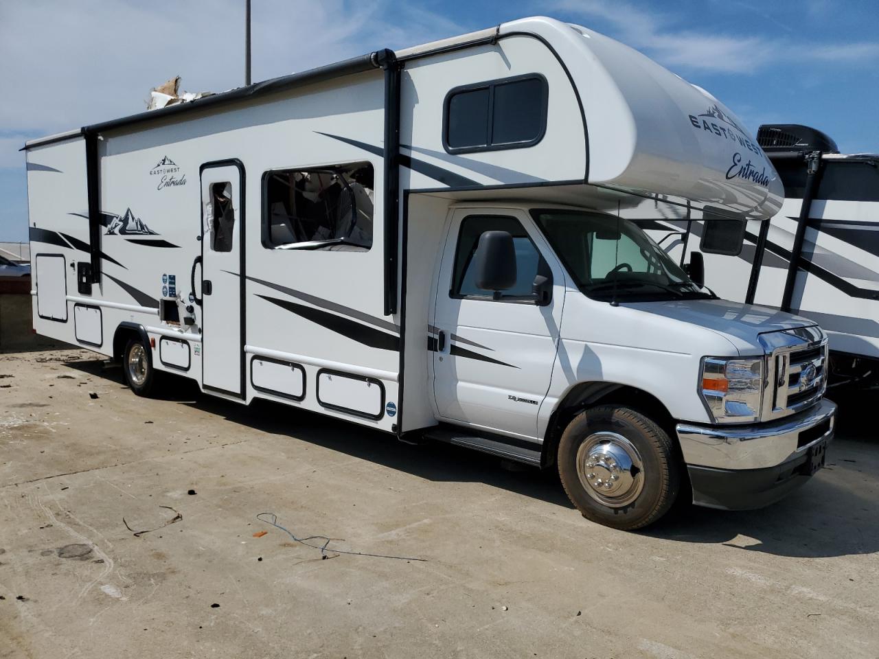 Ford Econoline E450 Super Duty Cutaway Van Image 1