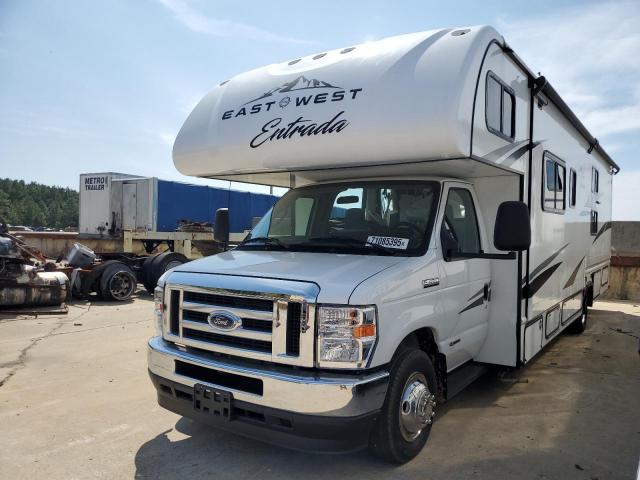 Ford Econoline E450 Super Duty Cutaway Van Image 3