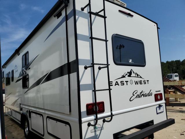 Ford Econoline E450 Super Duty Cutaway Van Image 9