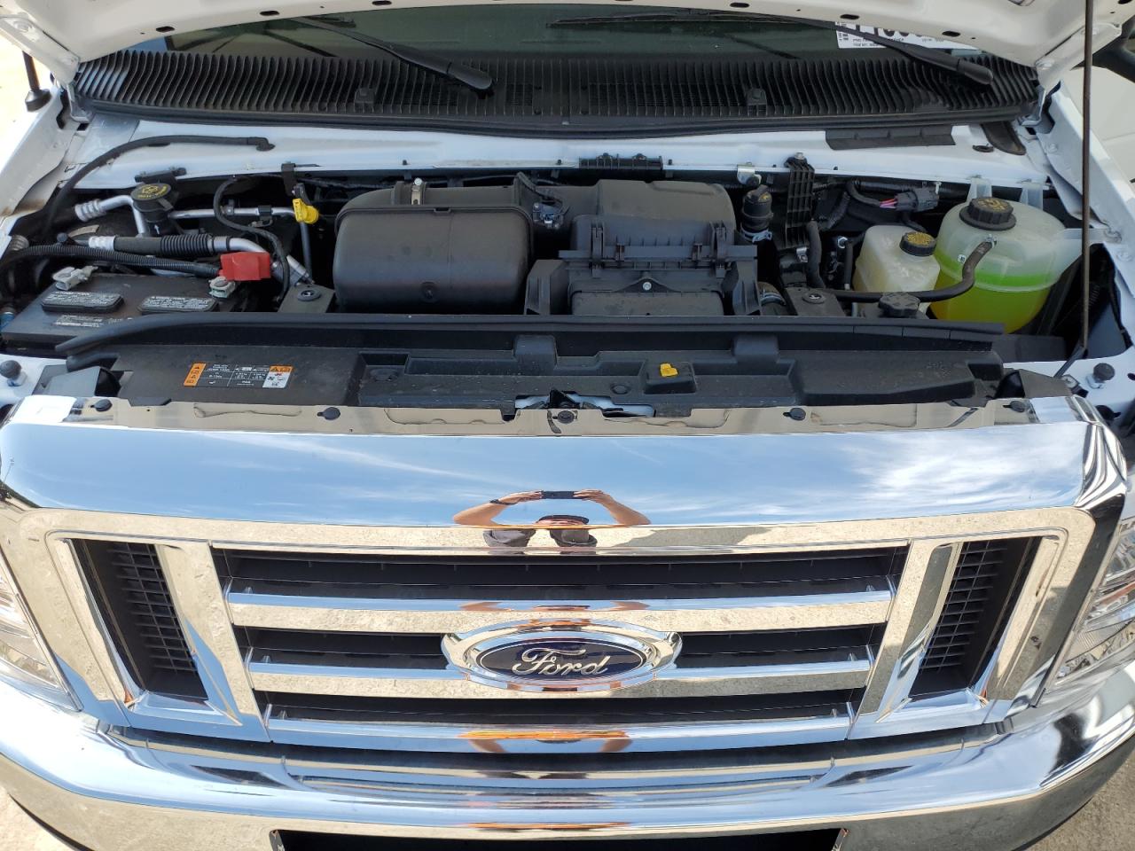 Ford Econoline E450 Super Duty Cutaway Van Image 8