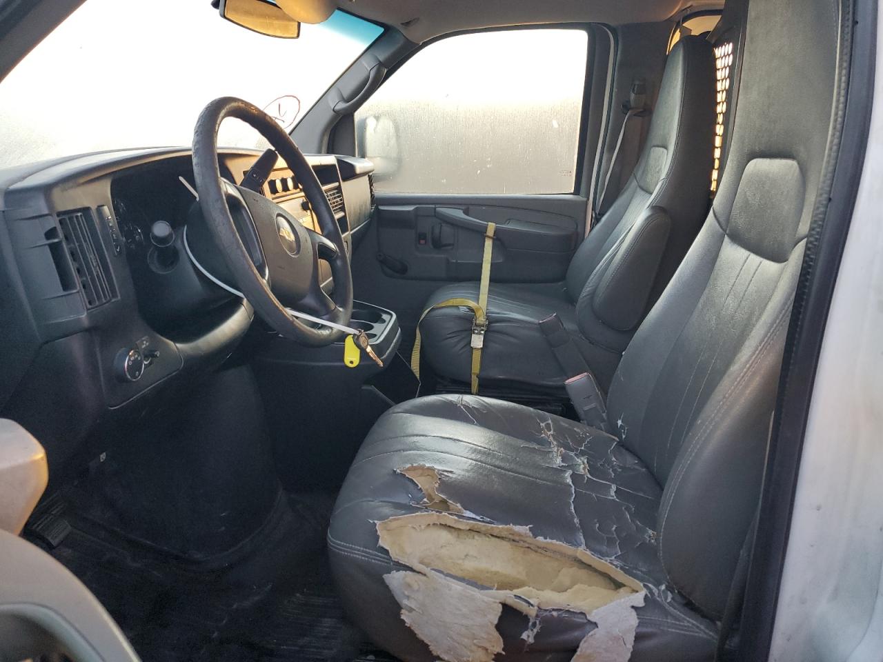 Chevrolet Express Image 3