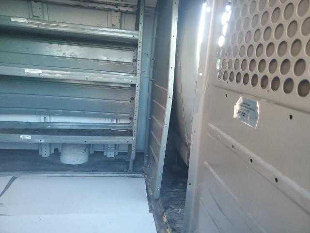 Chevrolet Express Image 2