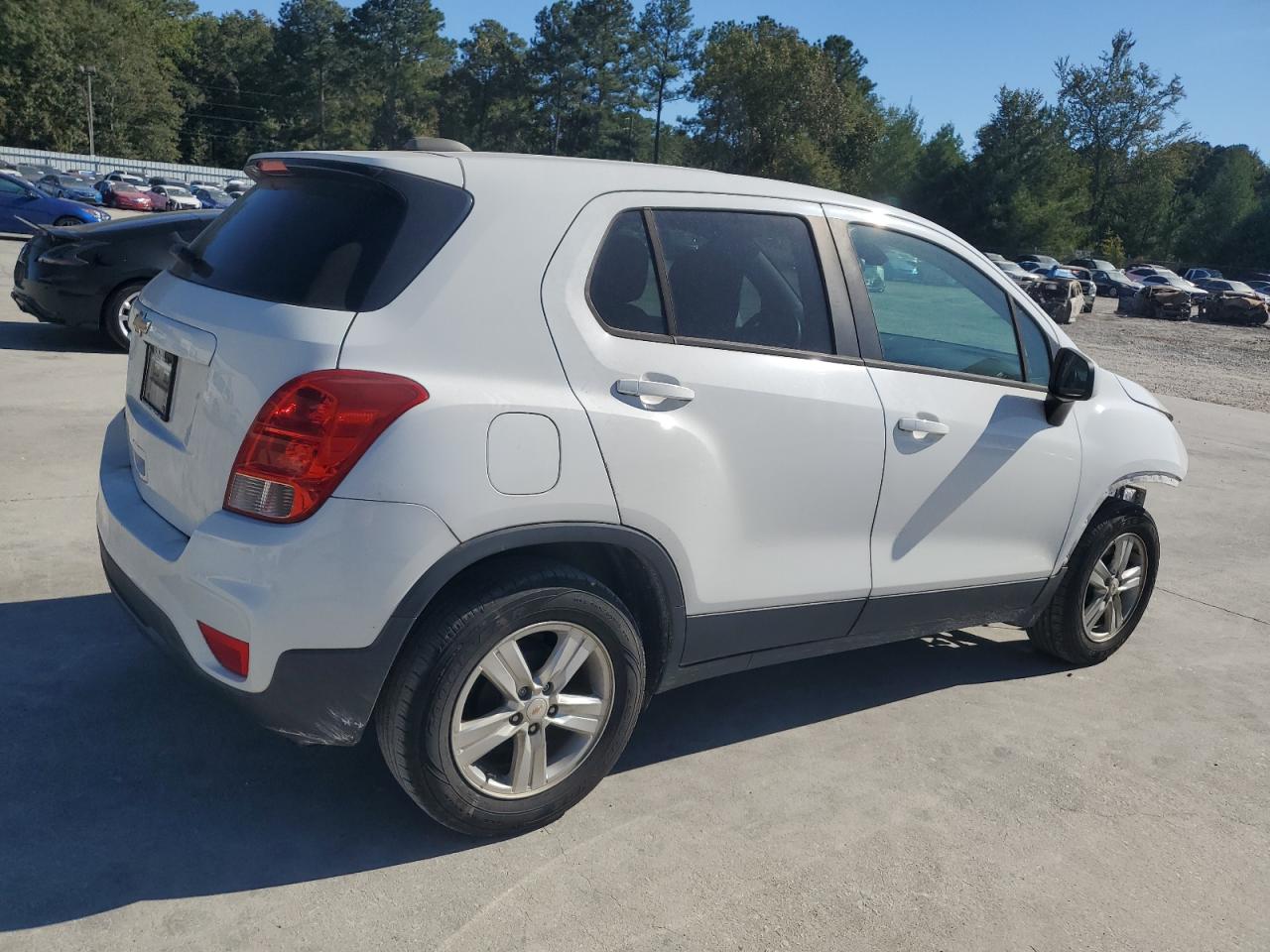 Chevrolet Trax Ls Image 3