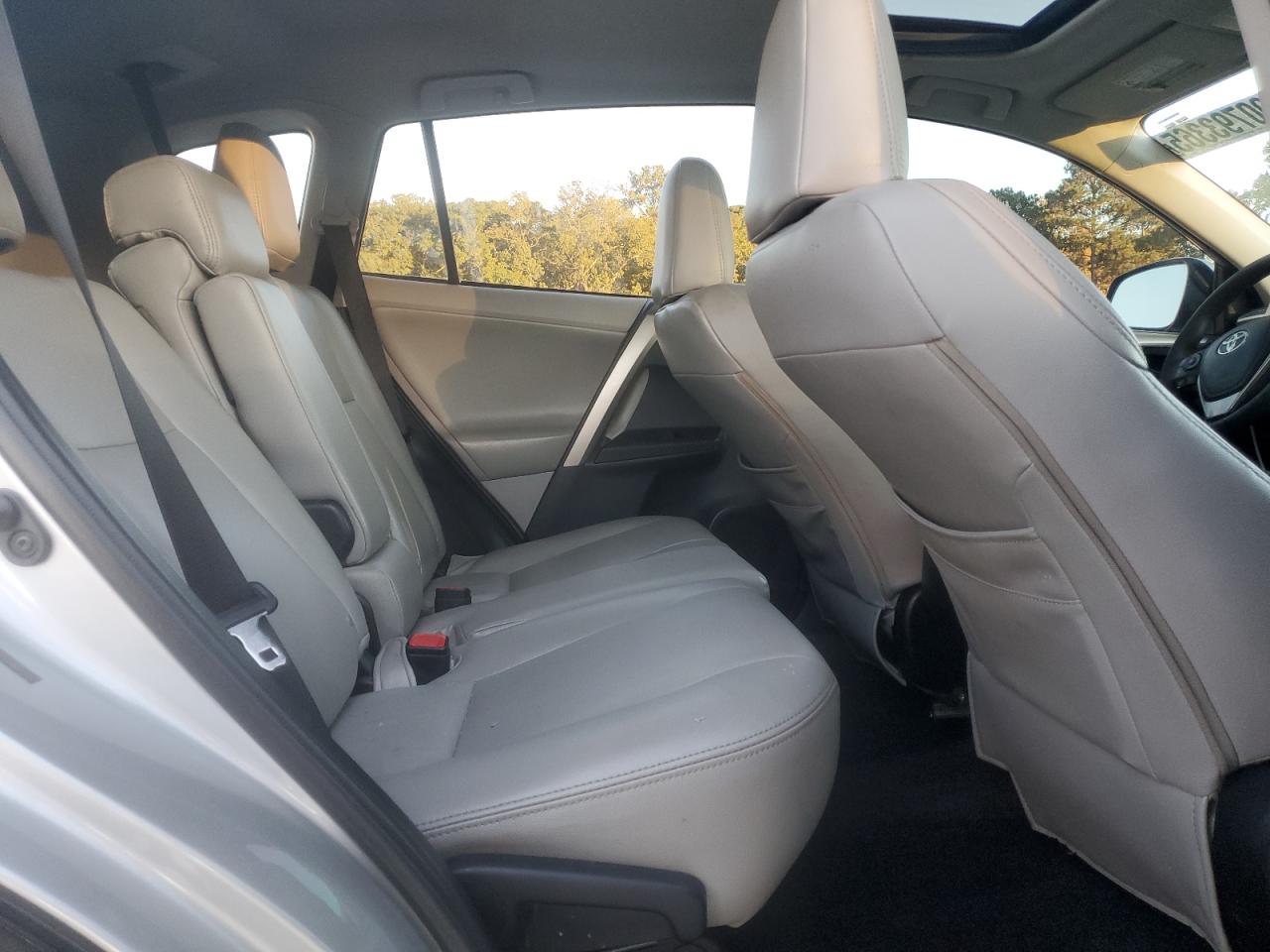 Toyota RAV4 Xle Image 12