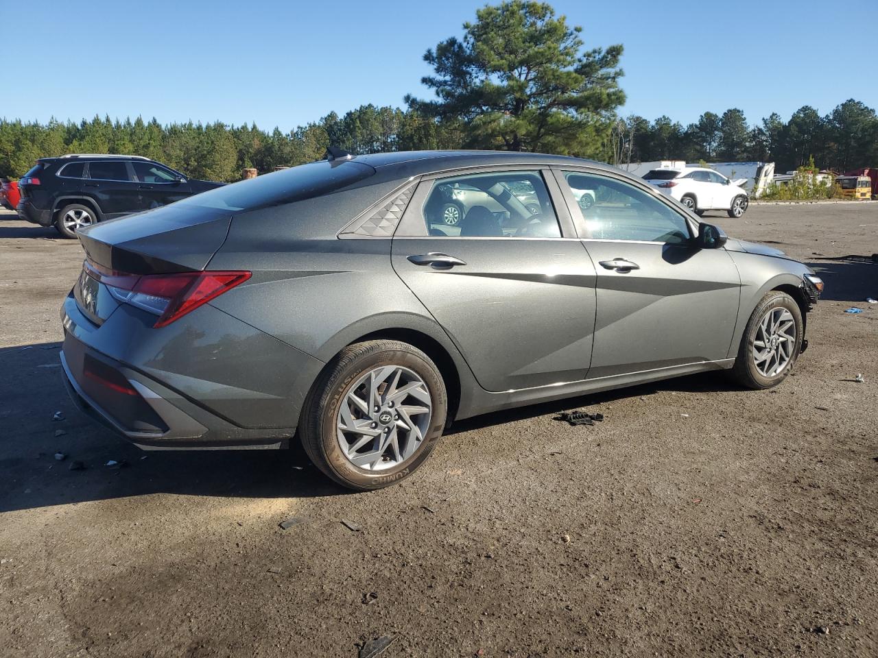 Hyundai ELANTRA Sel Image 4