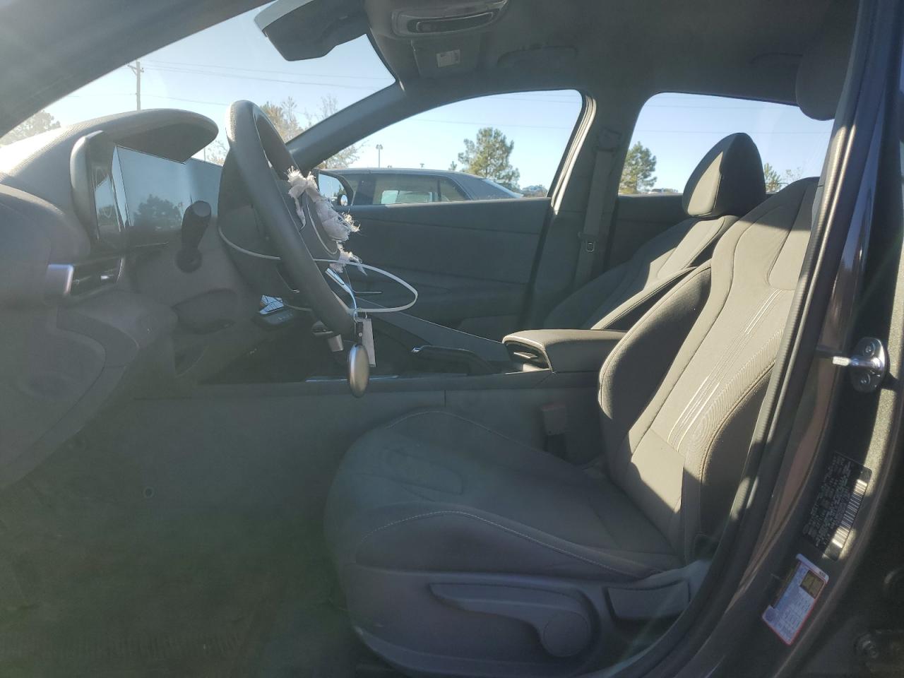 Hyundai ELANTRA Sel Image 3