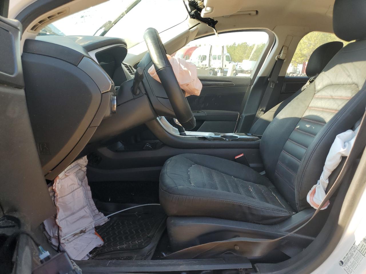 Ford Fusion Se Image 8