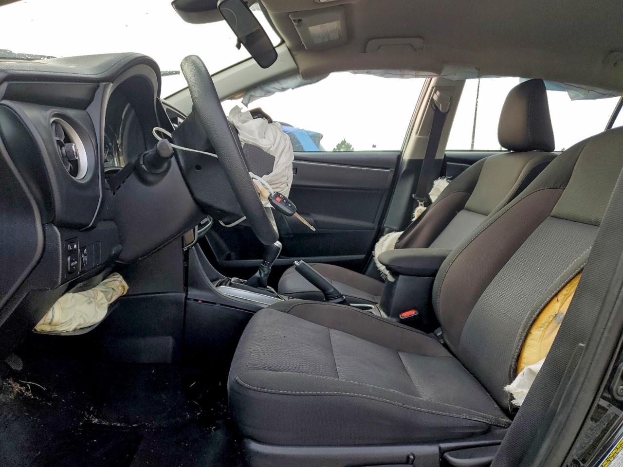 Toyota Corolla L Image 10