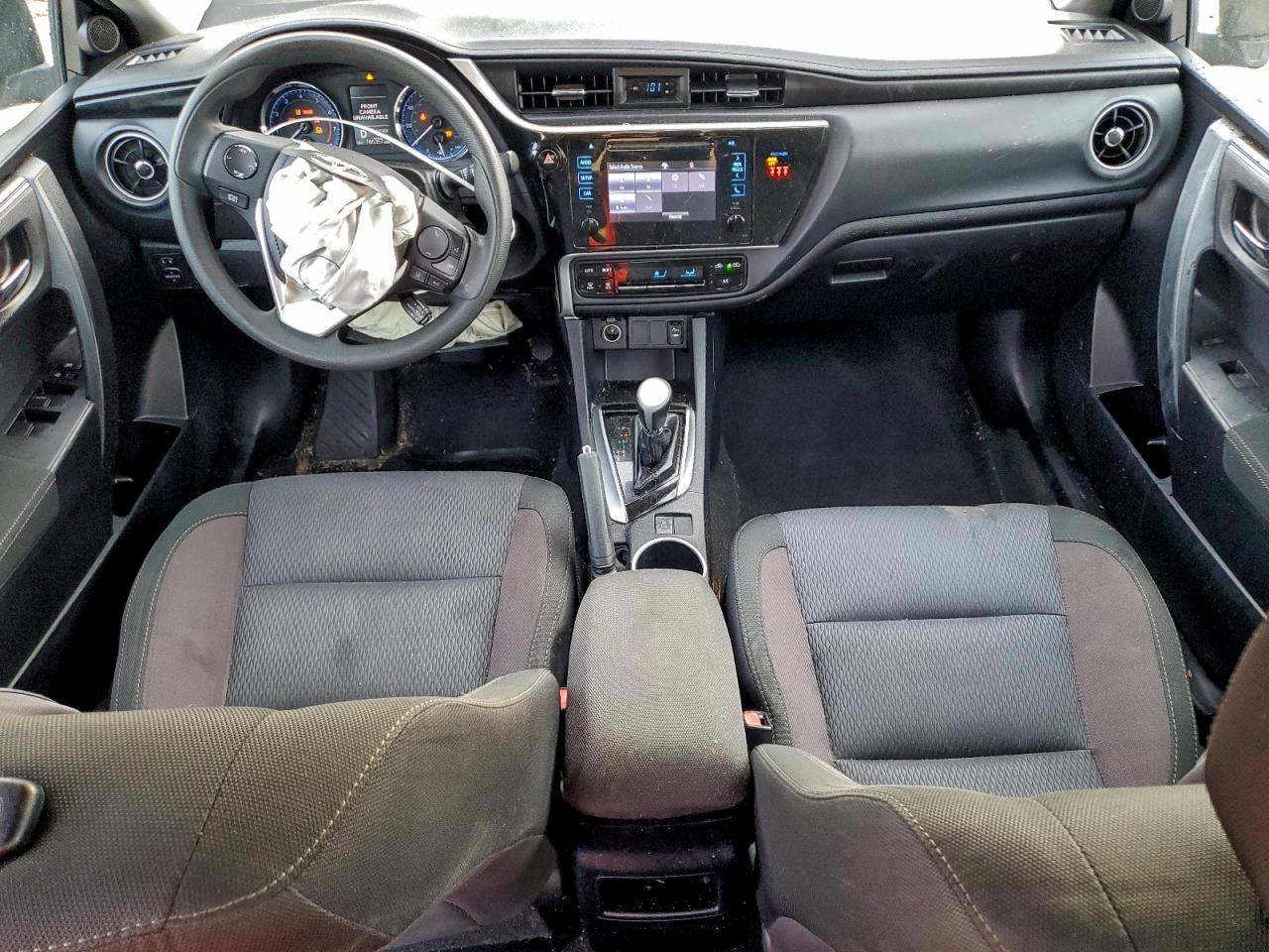 Toyota Corolla L Image 8