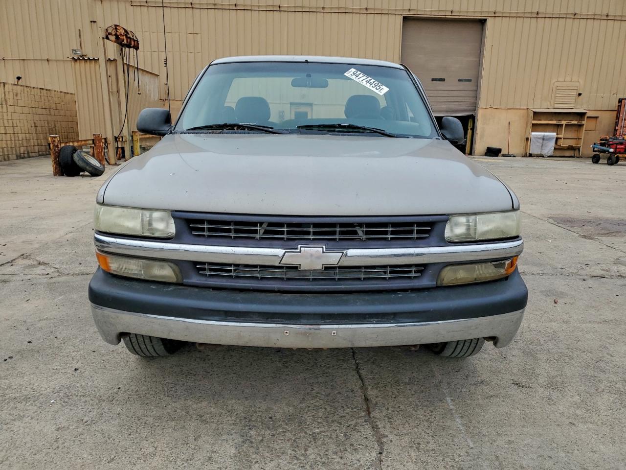 Chevrolet Silverado C1500 Image 10