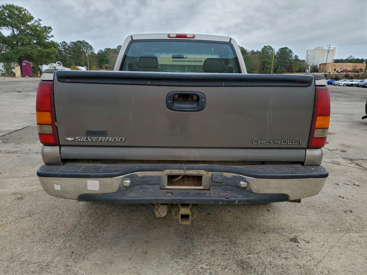 Chevrolet Silverado C1500 Image 11