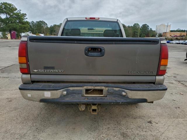 Chevrolet Silverado C1500 Image 11