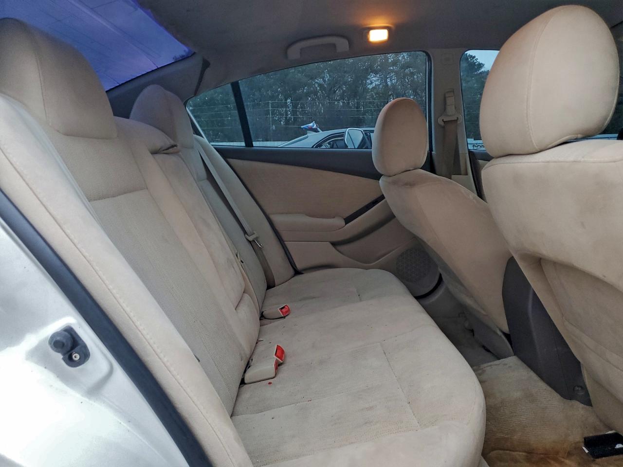 Nissan Altima Base Image 8