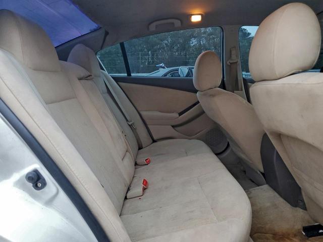 Nissan Altima Base Image 8