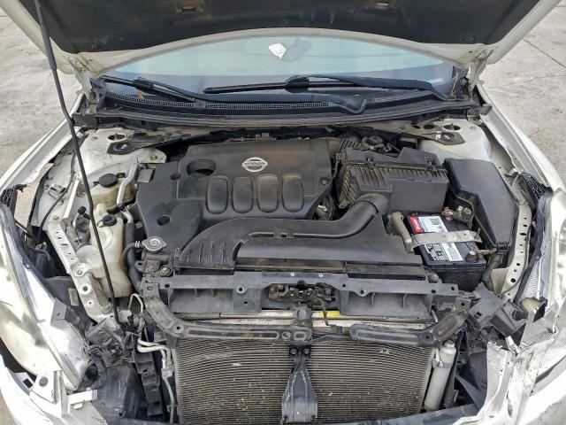 Nissan Altima Base Image 10
