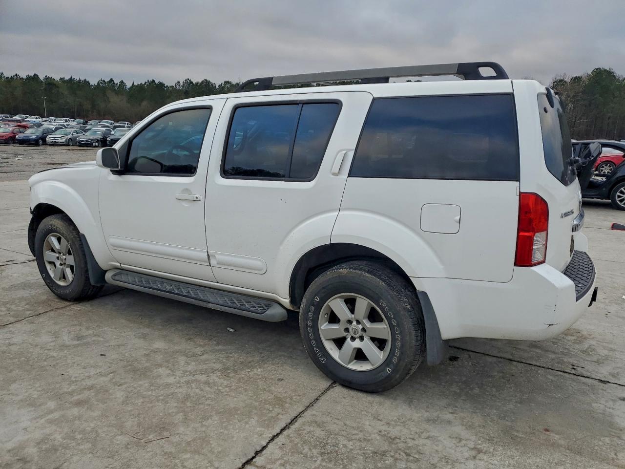 Nissan Pathfinder S Image 11