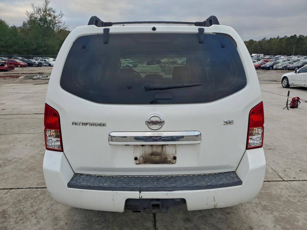 Nissan Pathfinder S Image 7