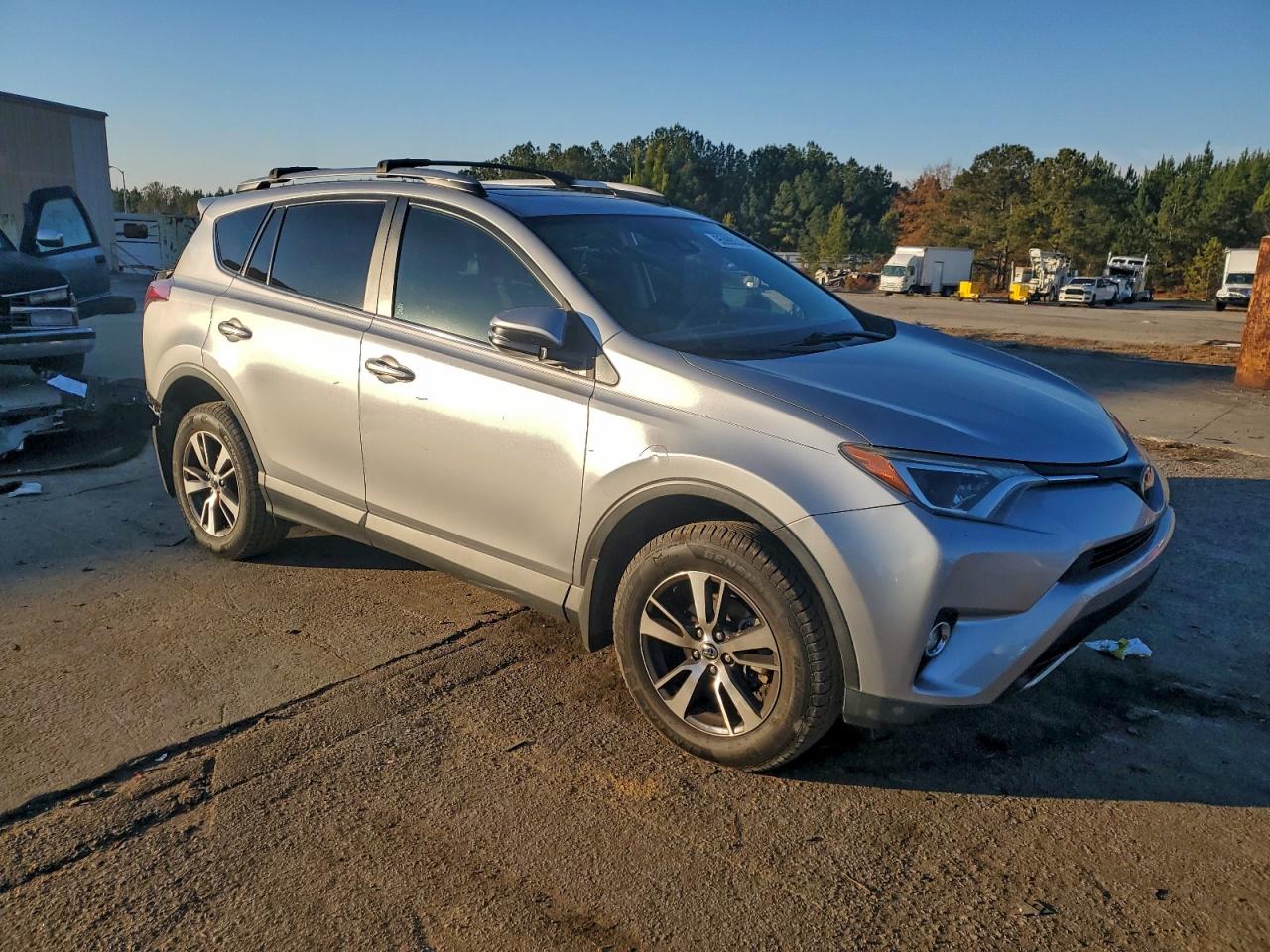 Toyota RAV4 Xle Image 3