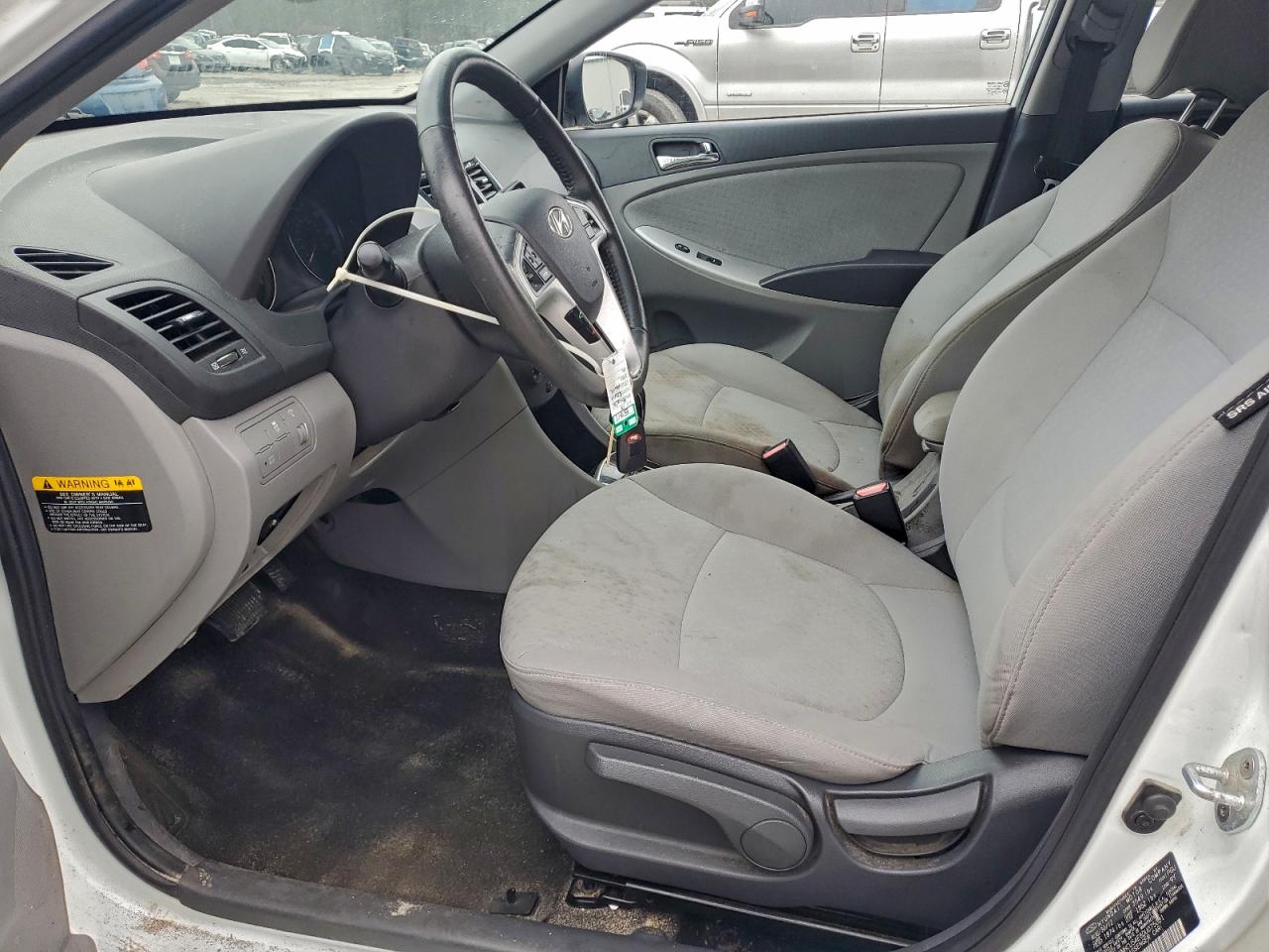 Hyundai ACCENT Gls Image 8