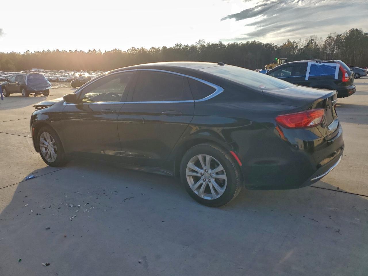 Chrysler 200 Limited Image 7