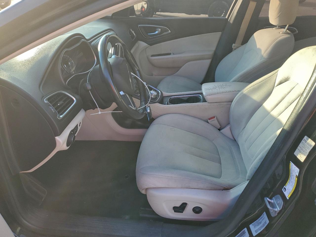 Chrysler 200 Limited Image 3