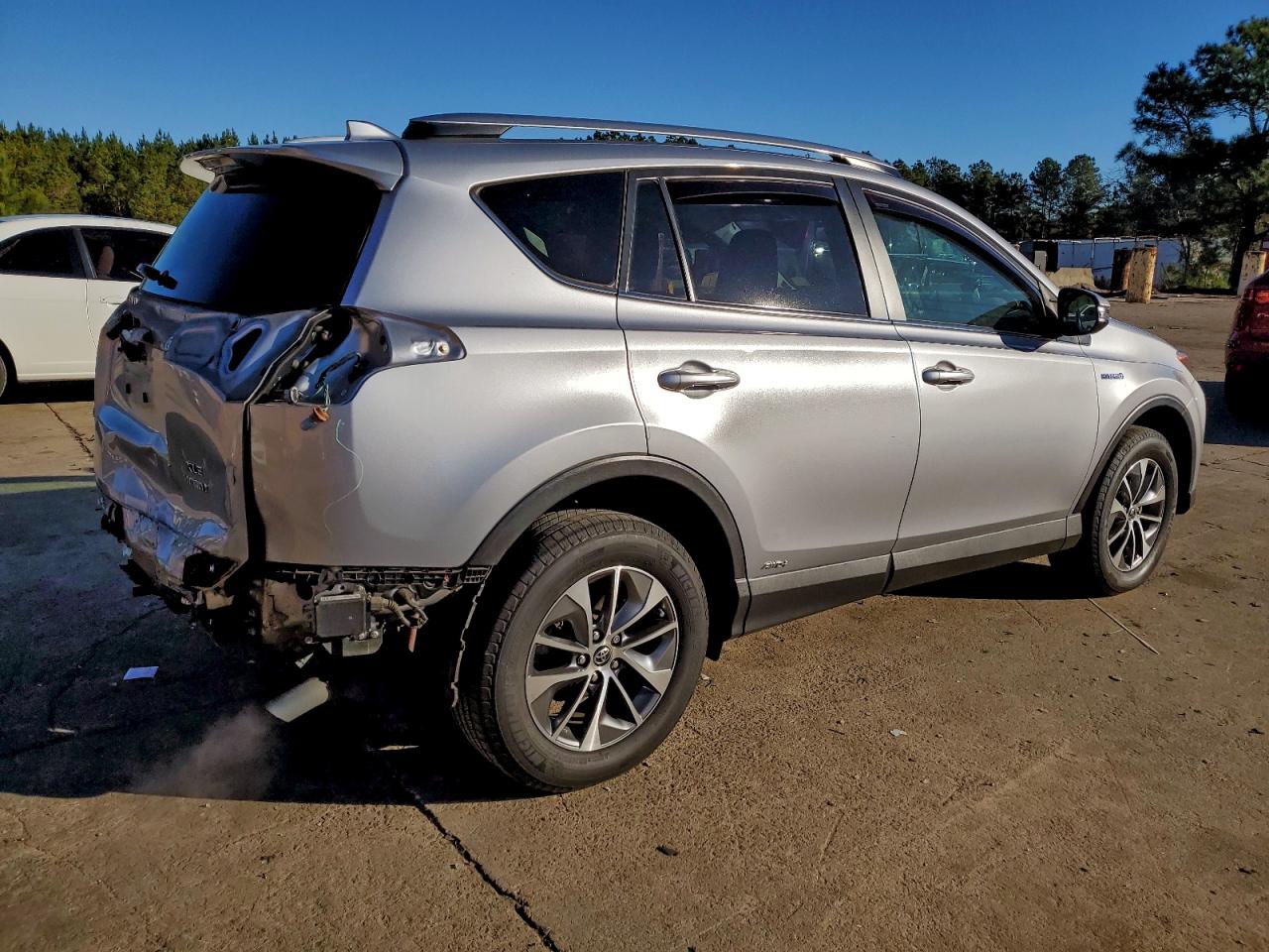 Toyota RAV4 Le Image 12