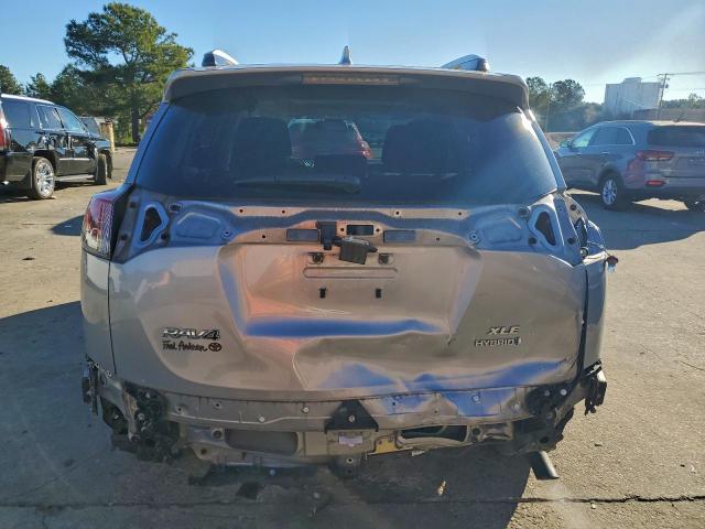 Toyota RAV4 Le Image 4