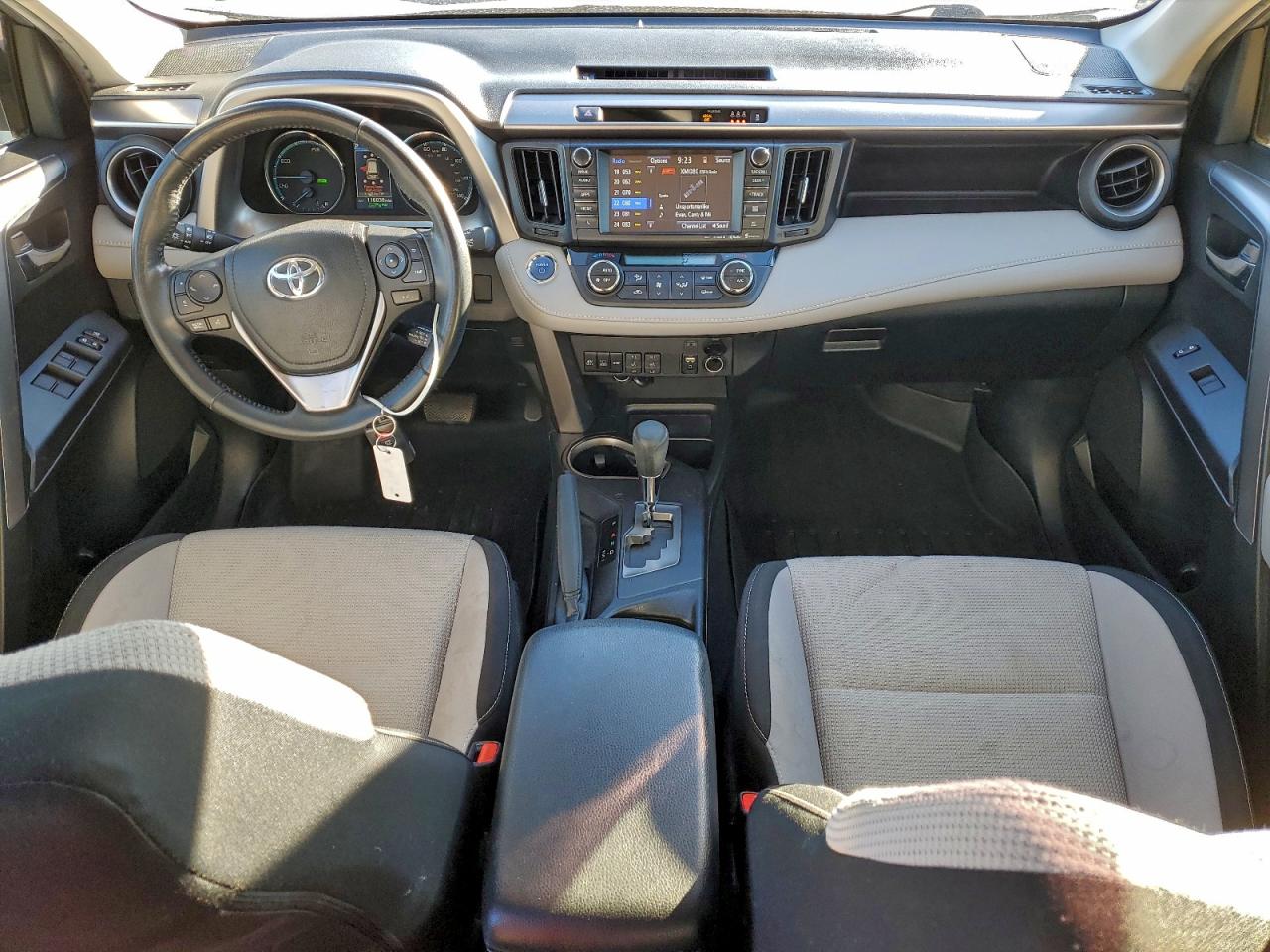 Toyota RAV4 Le Image 5