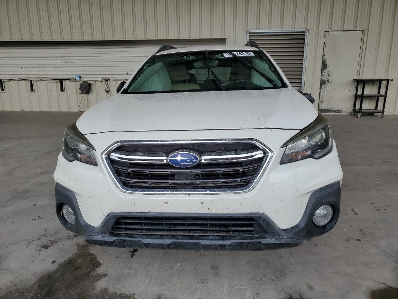 Subaru Outback 2.5i Premium Image 12